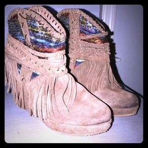 Boots / Wedges